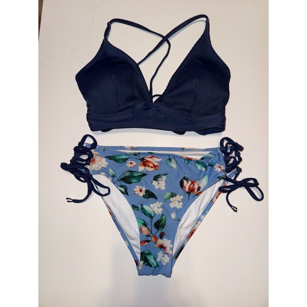 Cupshe Blue and Floral Lace-Up Bikini Set. Size medium
